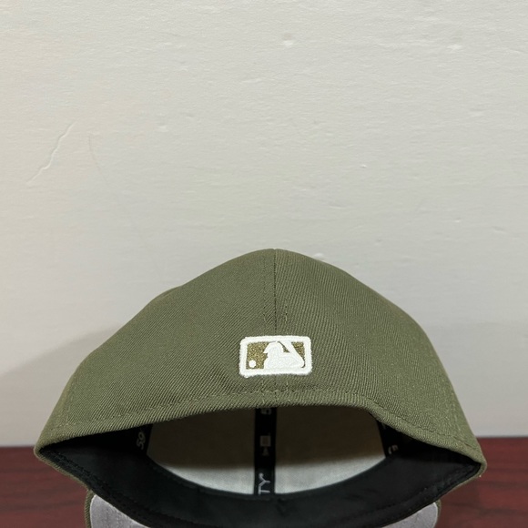 New Era, 59Fifty Fitted Hat, New York Yankees, Olive Green & White - Picture 6 of 9